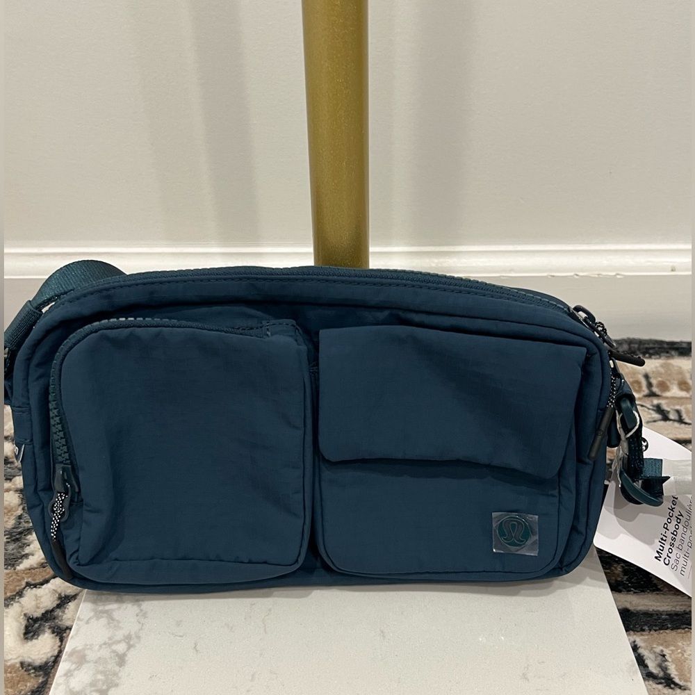 NWT Lululemon Multi Pocket Crossbody bag
